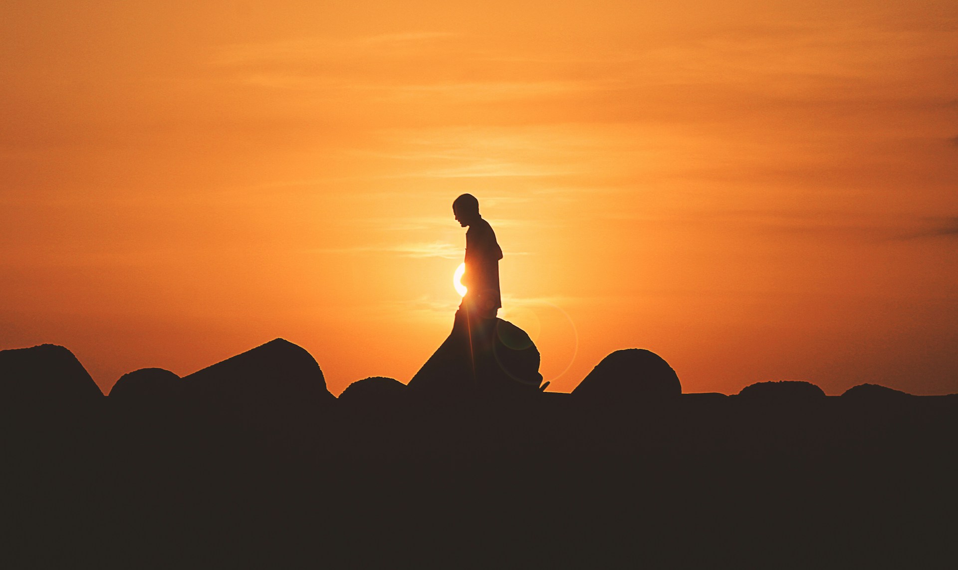 The Illusion of Self: Lessons from Alan Watts